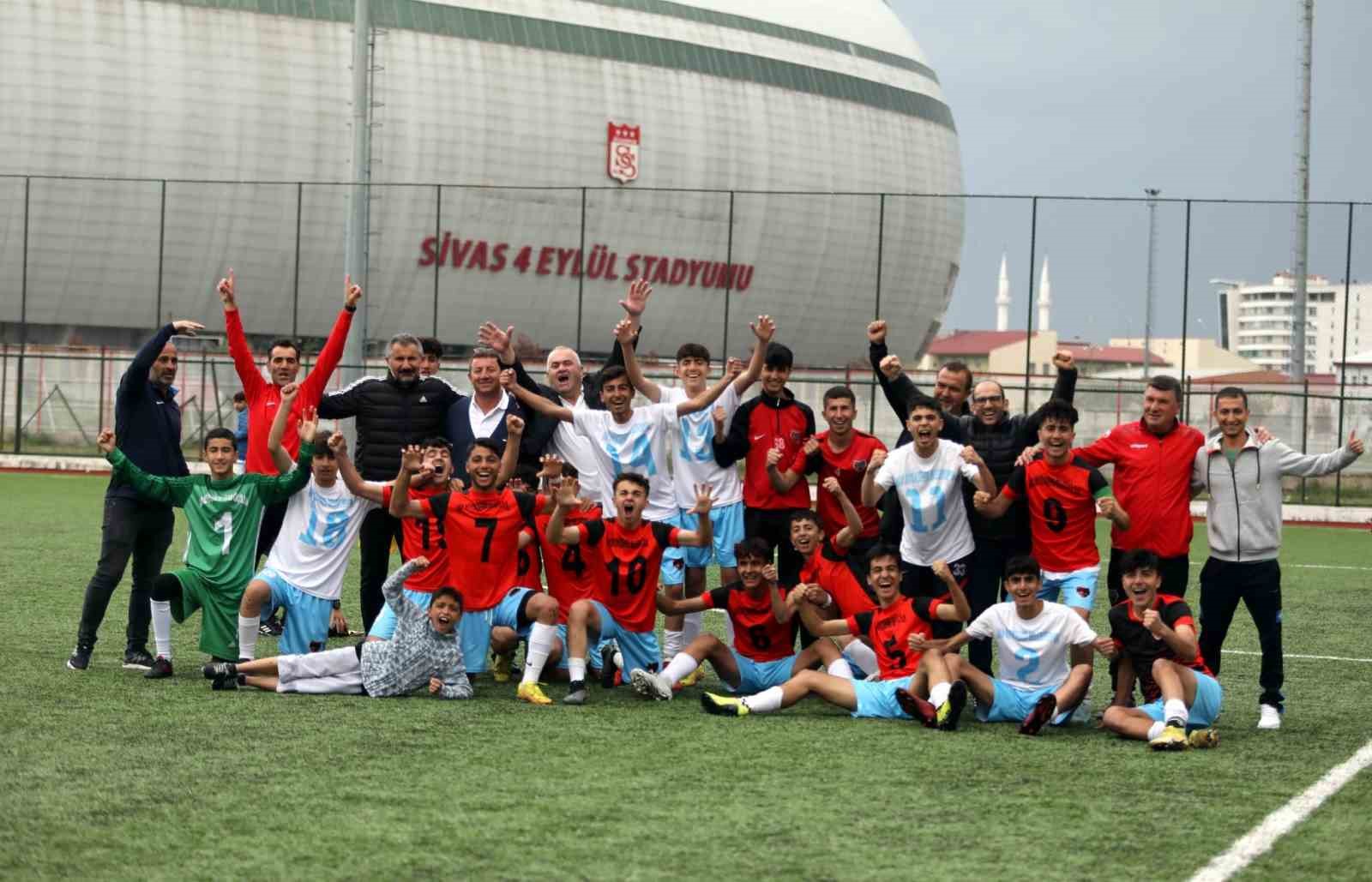 Van Büyükşehir Belediyespor aldığı kupalarla adından söz ettiriyor