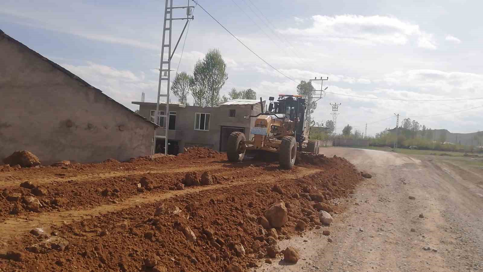 İpekyolu’nda yeni yol çalışmaları devam ediyor