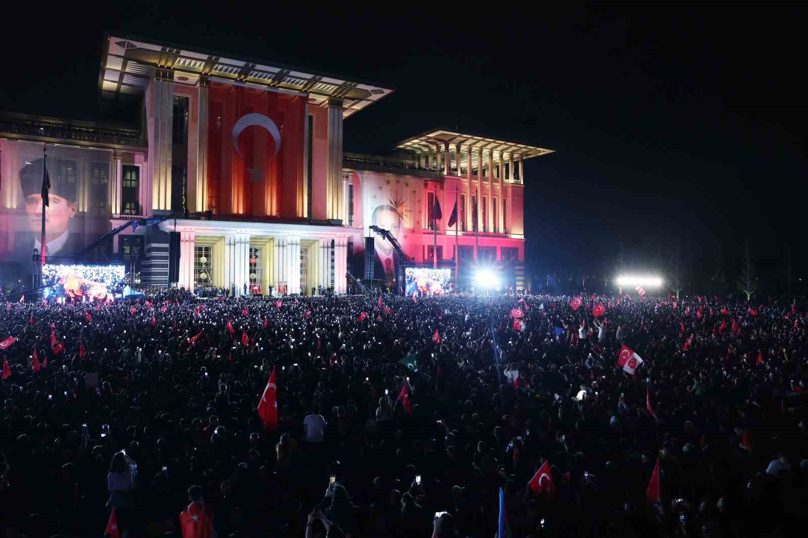 Cumhurbaşkanı Erdoğan, Beştepe’de 320 bin vatandaşa hitap etti