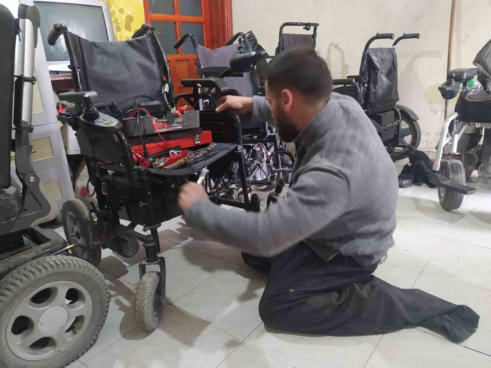 Engelli genç, kendisi gibi engelli olanlara umut oluyor