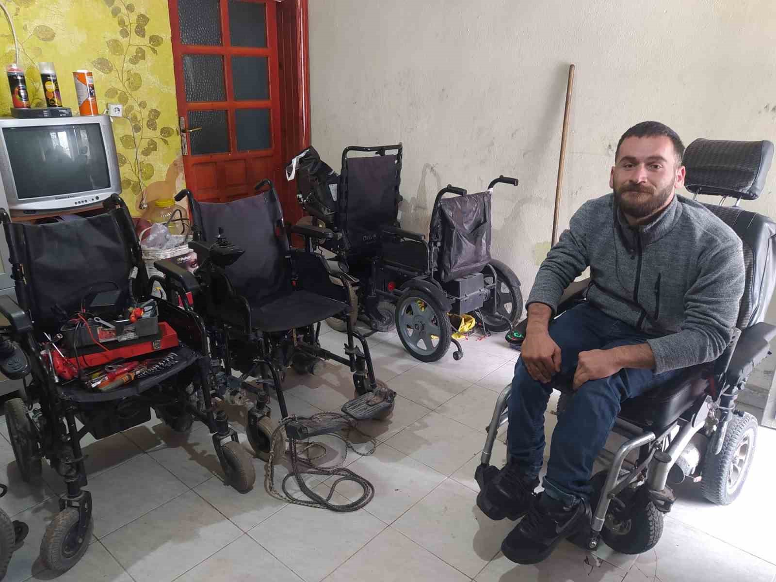 Engelli genç, kendisi gibi engelli olanlara umut oluyor