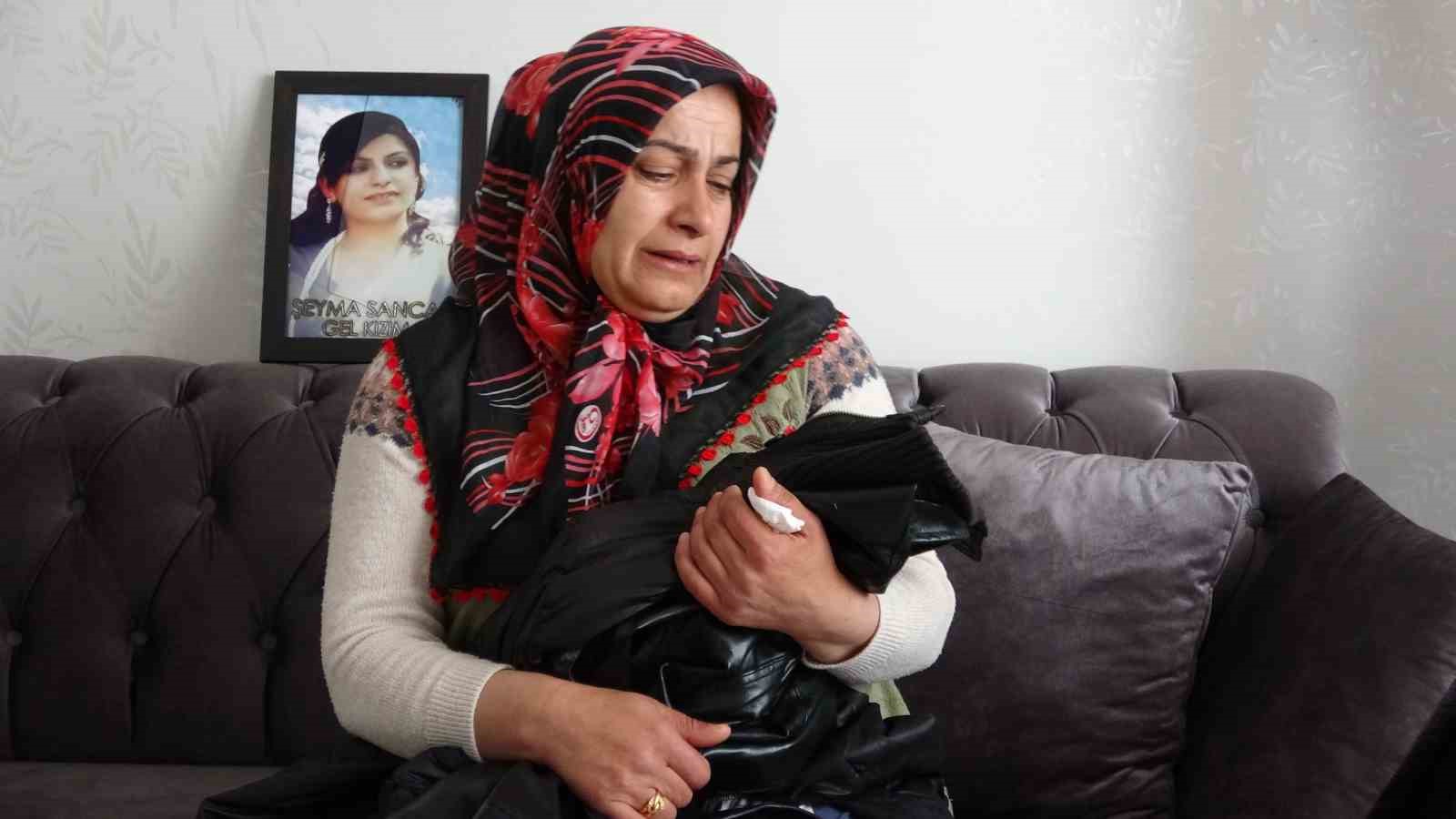 PKK tarafından kaçırılan kızının kıyafetine sarılarak ‘Anneler Günü’nü kutladı