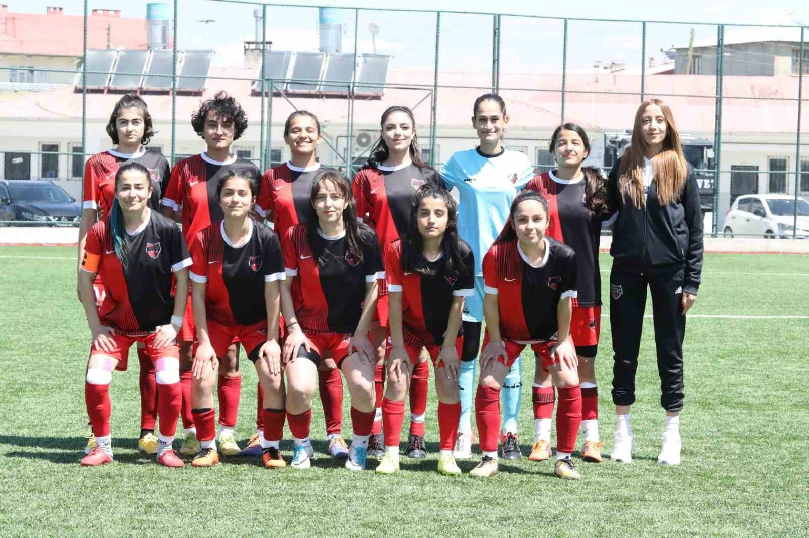 Büyükşehir Belediyespor Kadın Futbol Takımı Play-Off’a kaldı