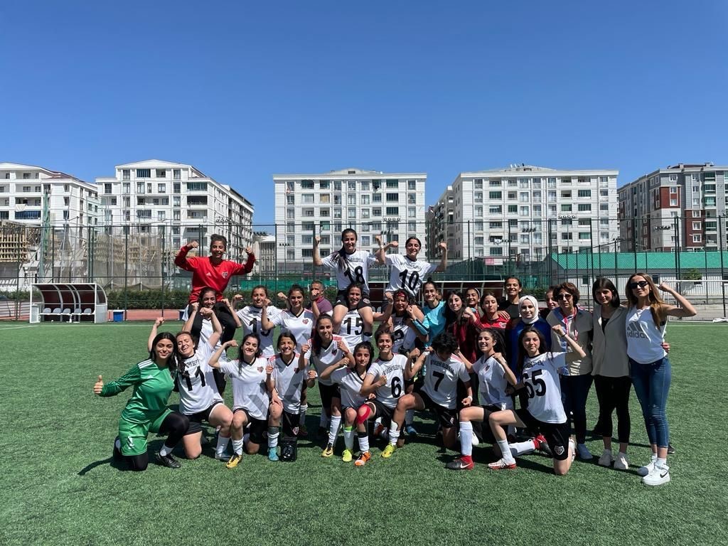 Büyükşehir Belediyespor Kadın Futbol Takımı Play-Off’a kaldı