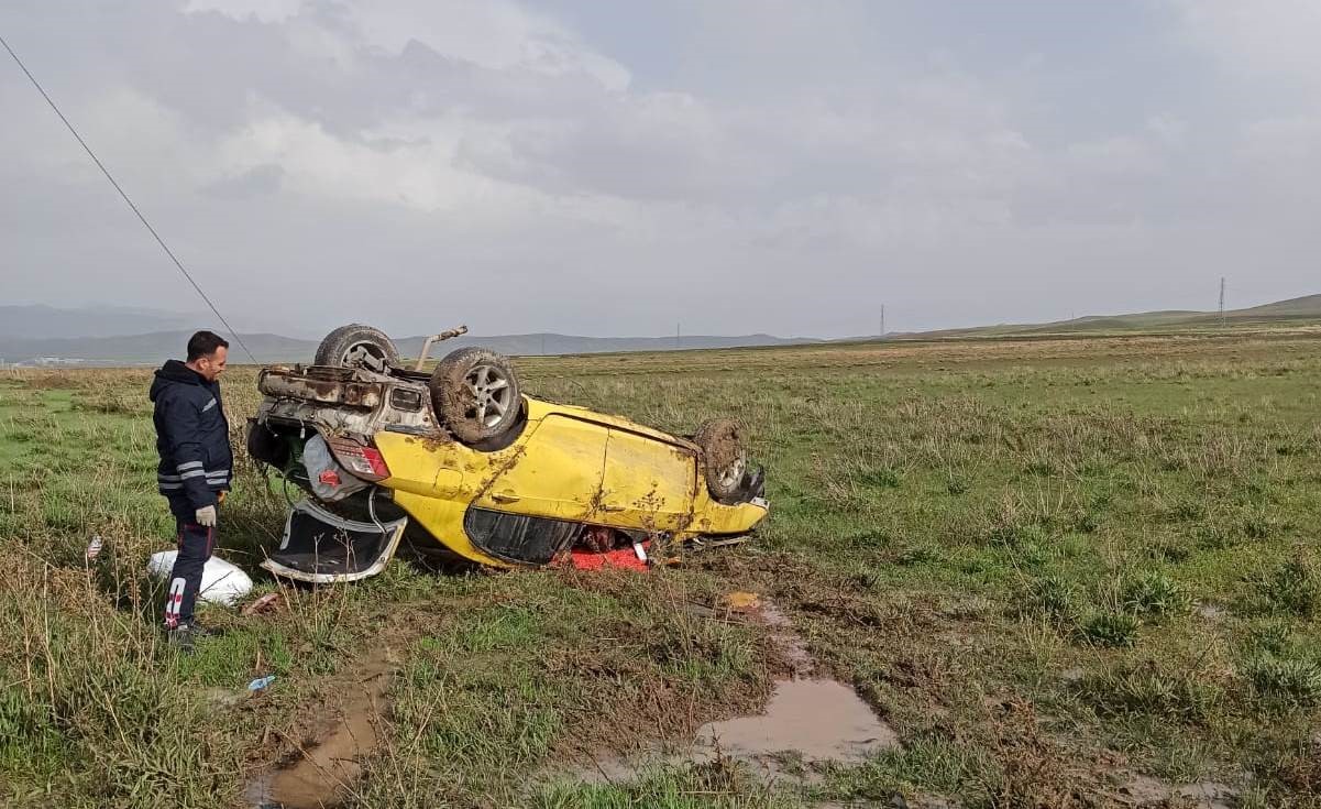 Van’da İran plakalı otomobil kaza yaptı: 1 yaralı