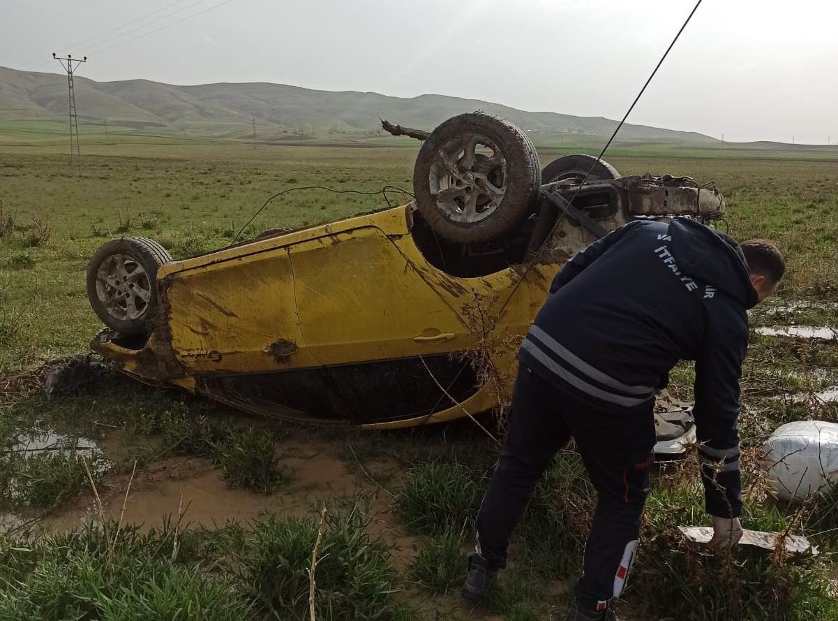 Van’da İran plakalı otomobil kaza yaptı: 1 yaralı