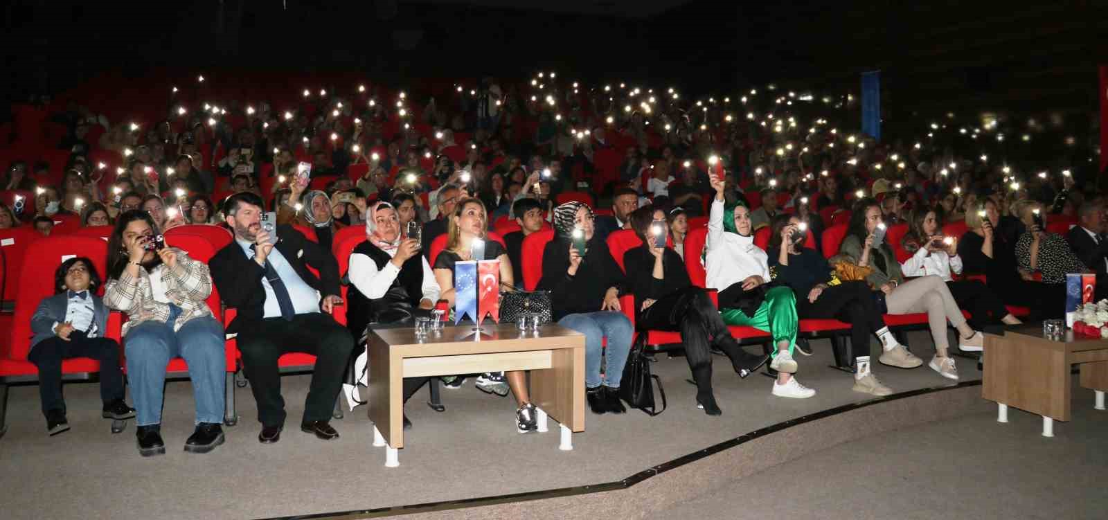 Antakya Medeniyetler Korosu’ndan Van’da dayanışma konseri