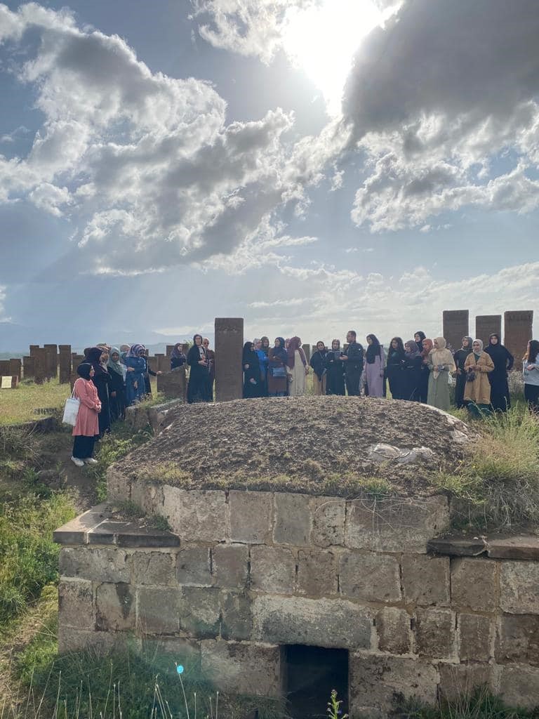 Vanlı öğrenciler Bitlis’in tarihi mekanlarını gezdi