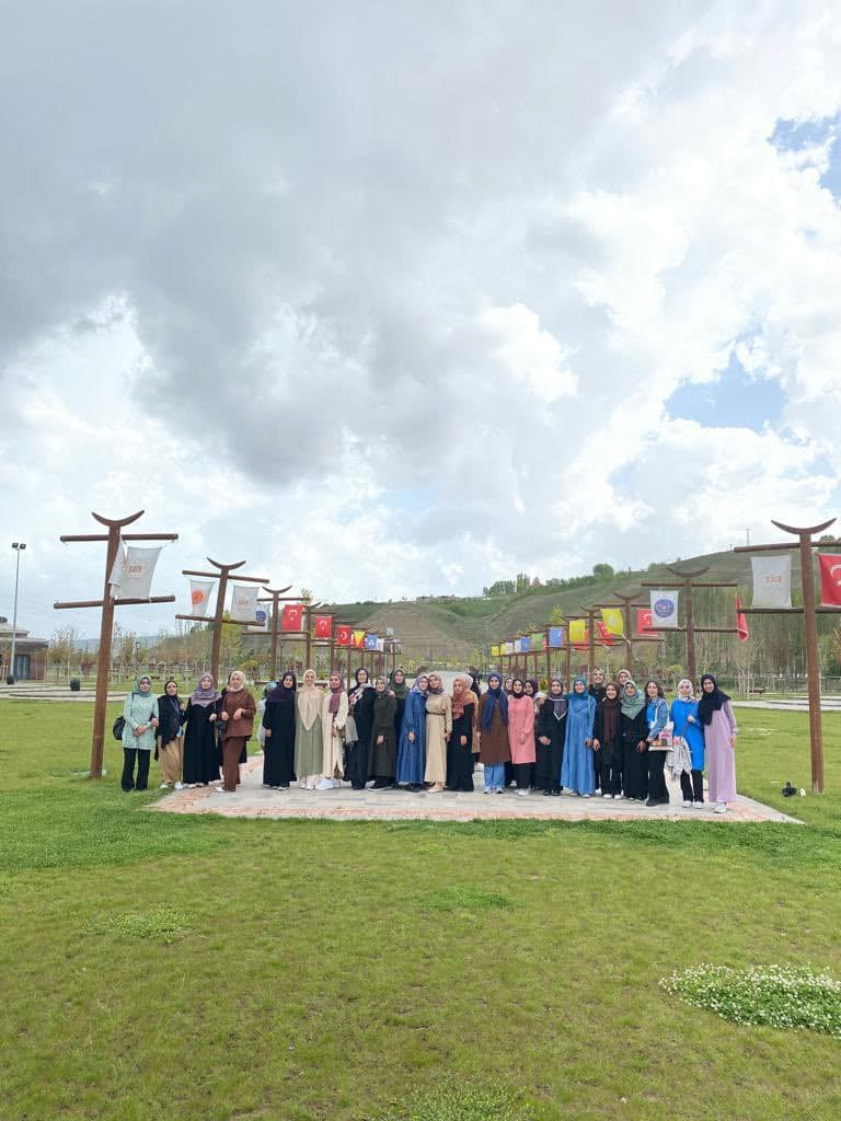 Vanlı öğrenciler Bitlis’in tarihi mekanlarını gezdi