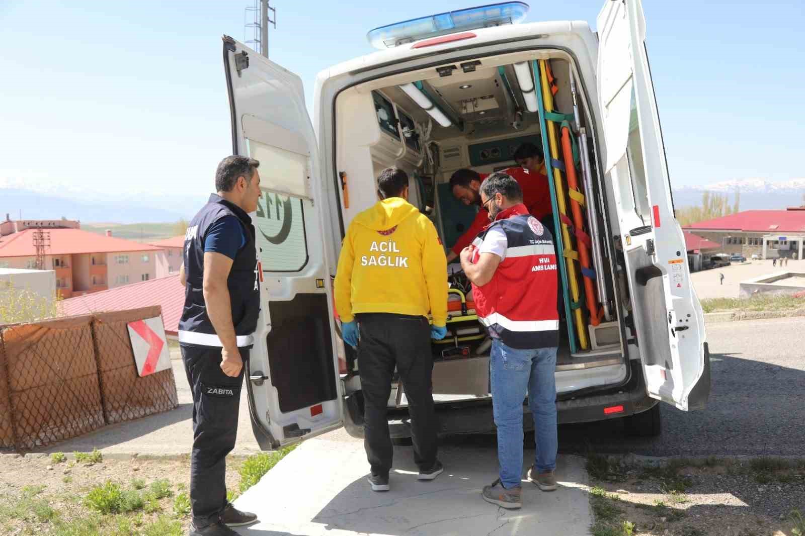 Kalp krizi geçiren vatandaş ambulans helikopterle Van’a sevk edildi