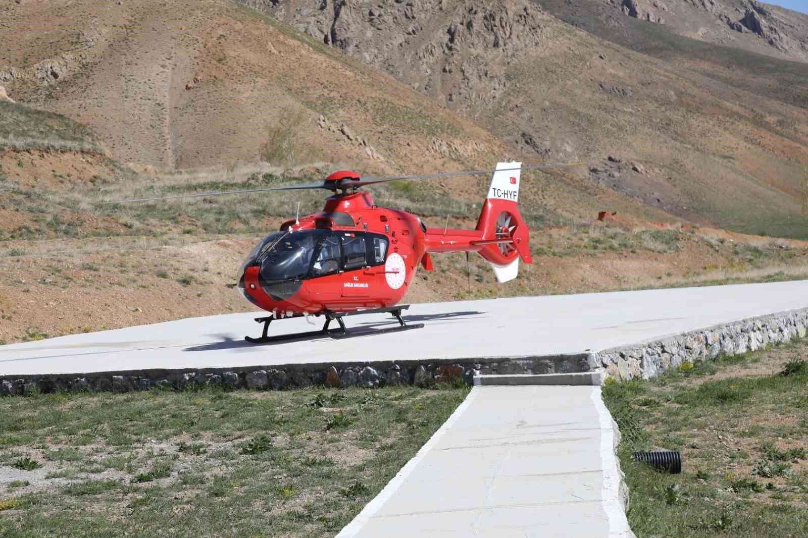 Kalp krizi geçiren vatandaş ambulans helikopterle Van’a sevk edildi