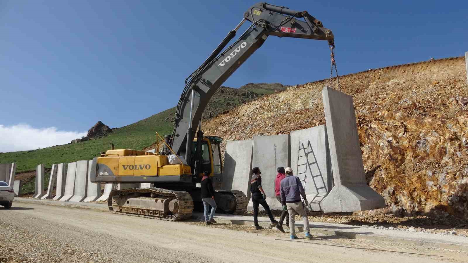 Van’da örülen duvarın uzunluğu 100 kilometreyi buldu