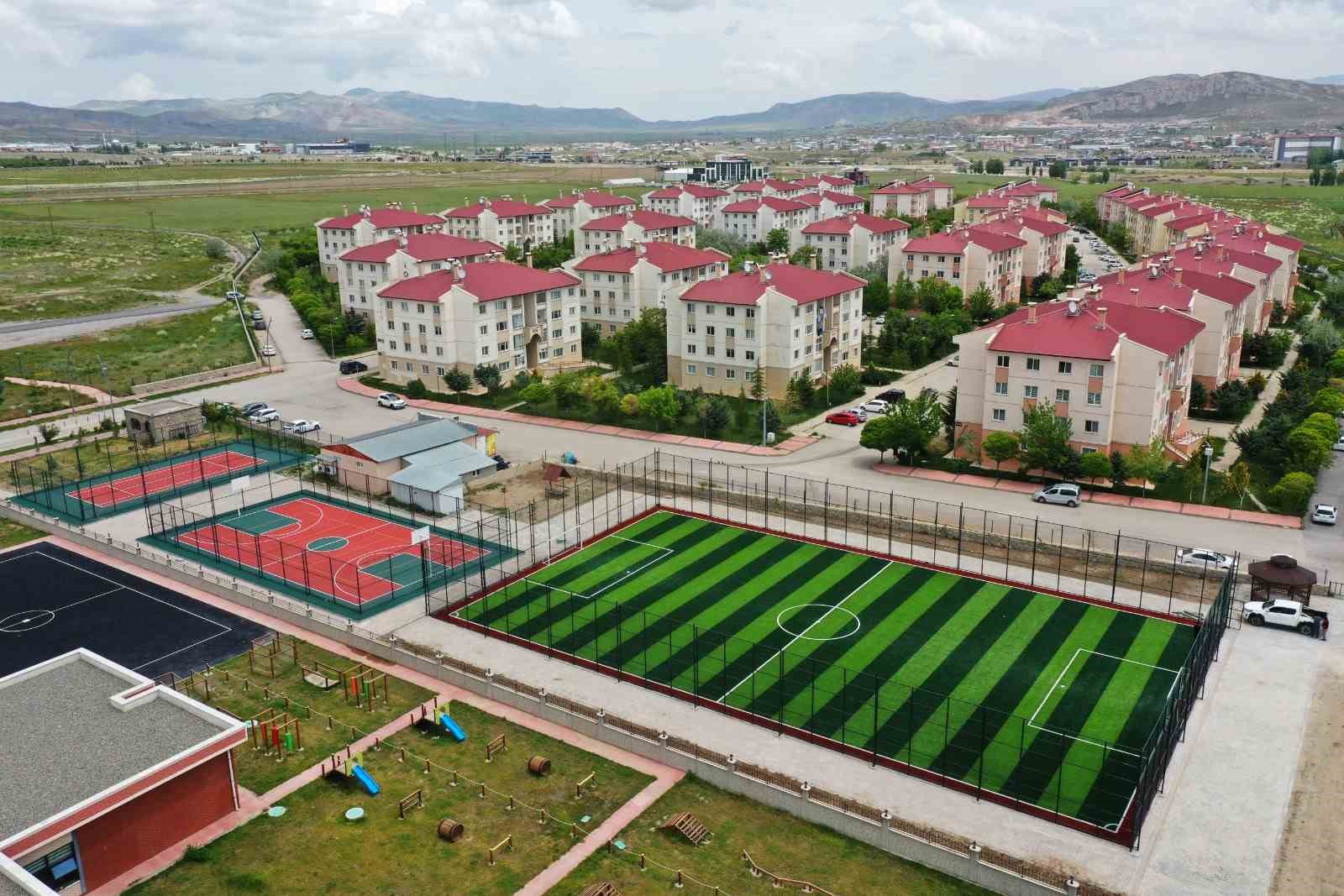 Van Büyükşehir Belediyesi 11 ilçeye 11 spor kompleksi yaptı