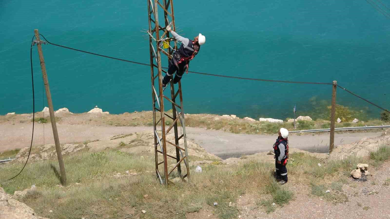 ‘Enerjinin kahramanları’ kesintisiz enerji için bayram mesaisinde