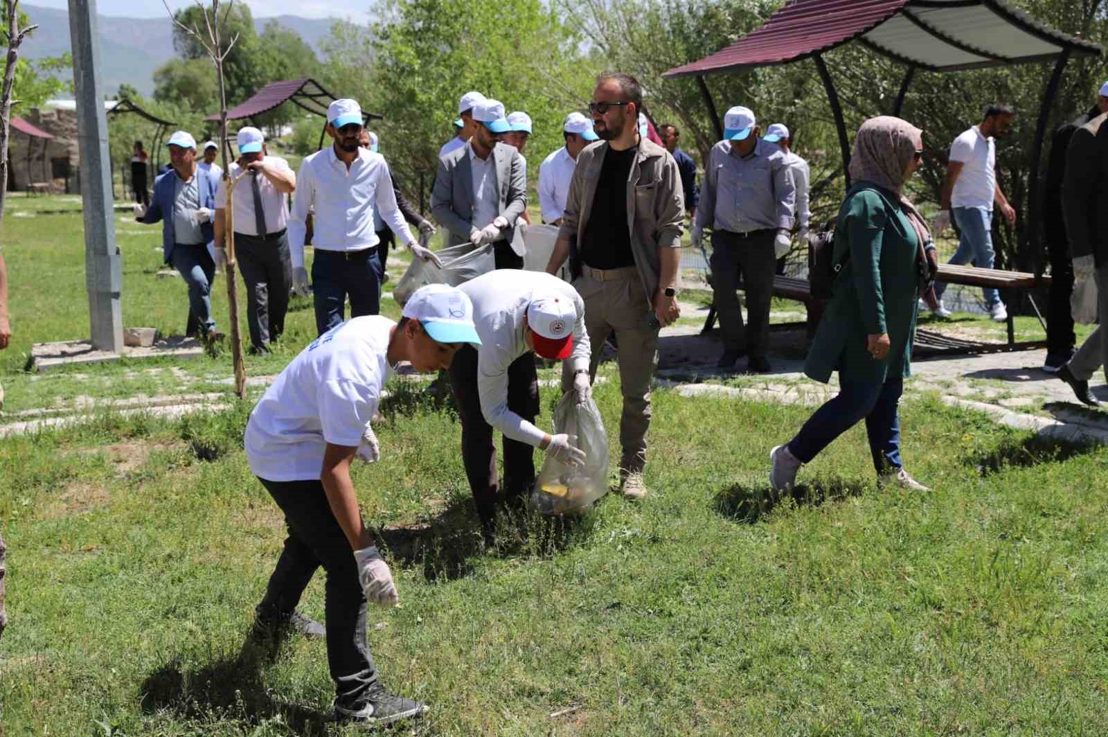 Muradiye’de çevre temizliği