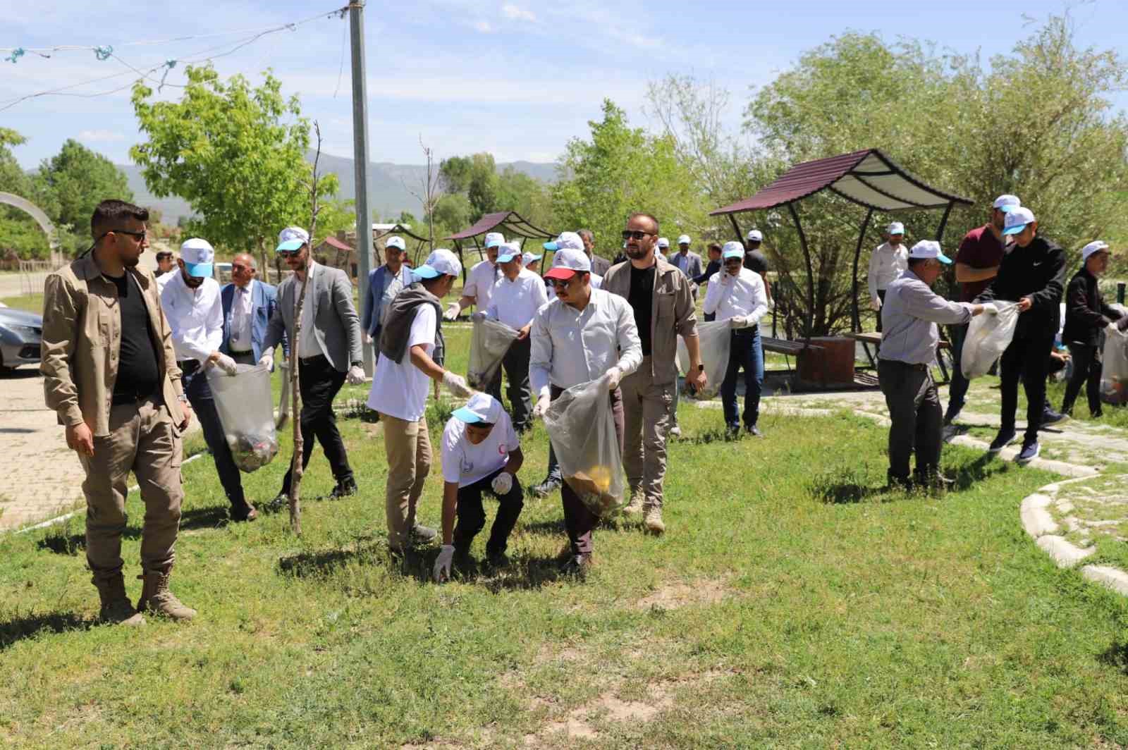 Muradiye’de çevre temizliği