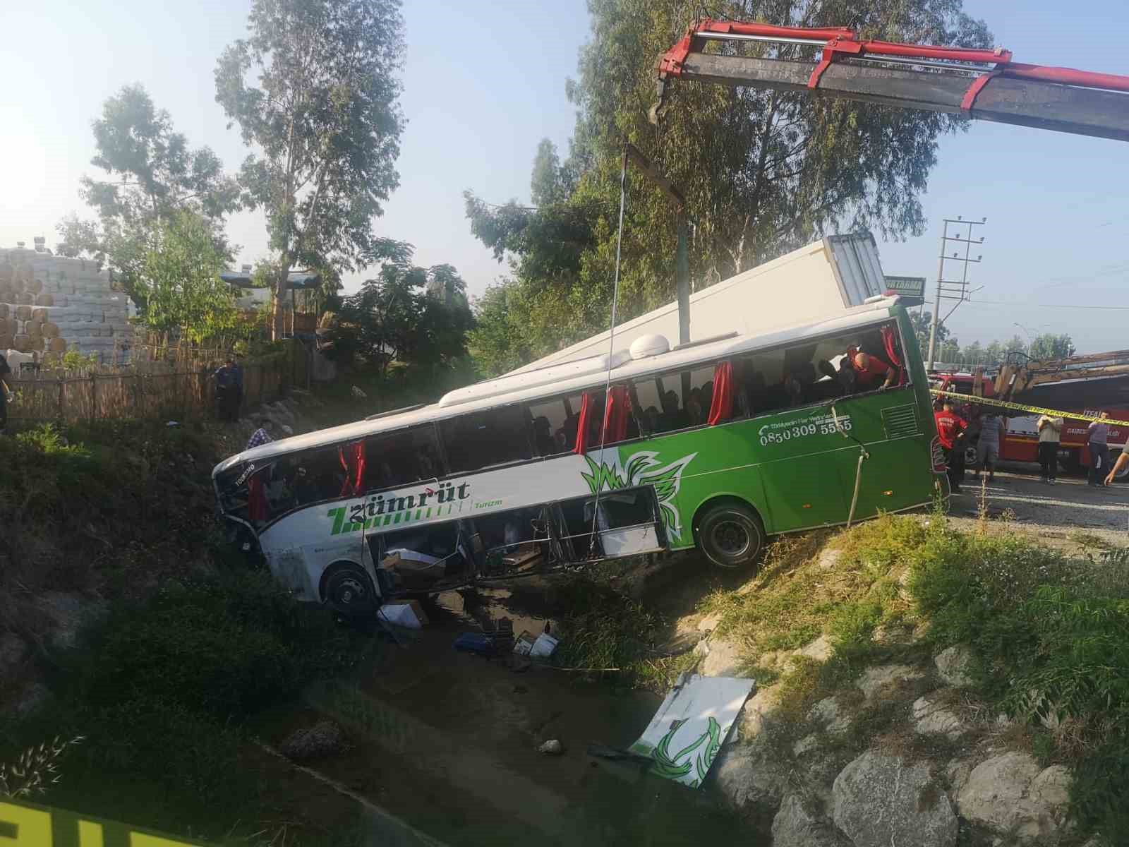 Mersin’de yolcu otobüsü önce kamyona, ardından tıra çarptı: 1 ölü, 28 yaralı