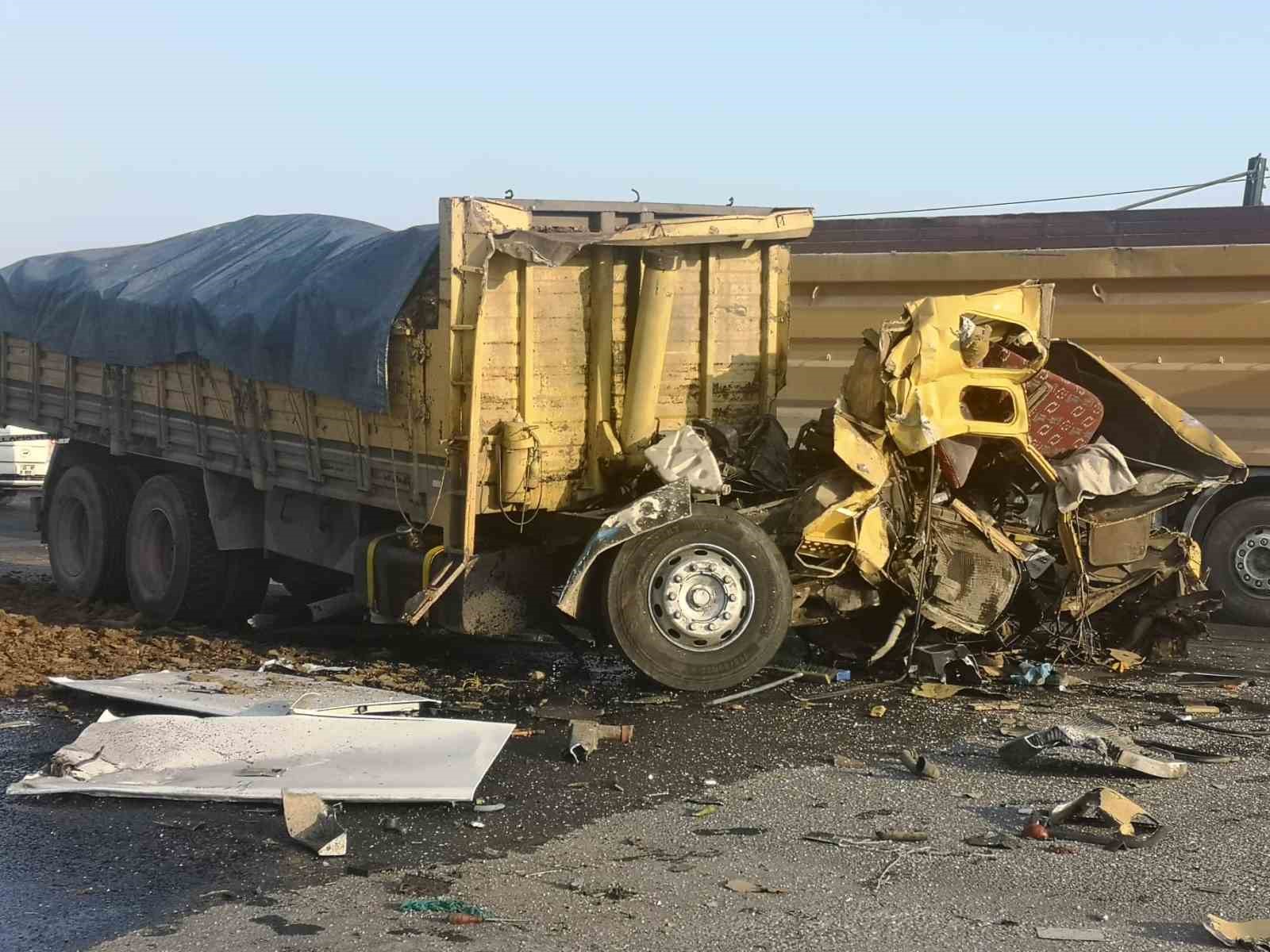 Mersin’de yolcu otobüsü önce kamyona, ardından tıra çarptı: 1 ölü, 28 yaralı