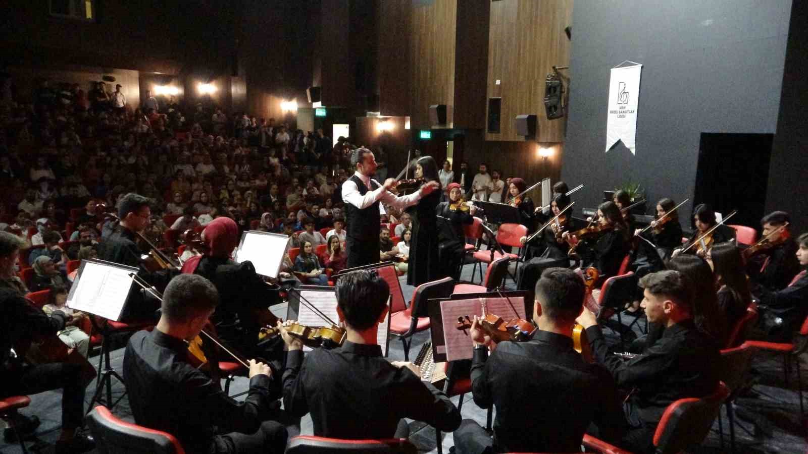 Lise öğrencilerinin performansı hayran bıraktı