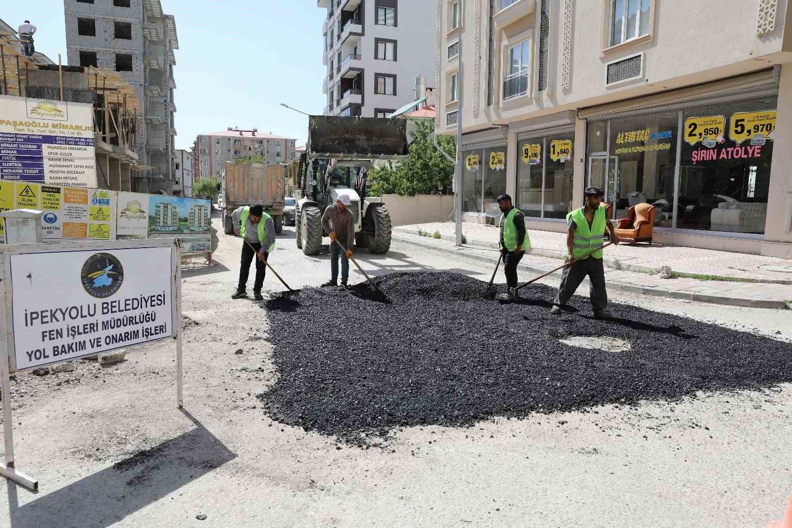 İpekyolu’nda asfalt çalışmaları devam ediyor