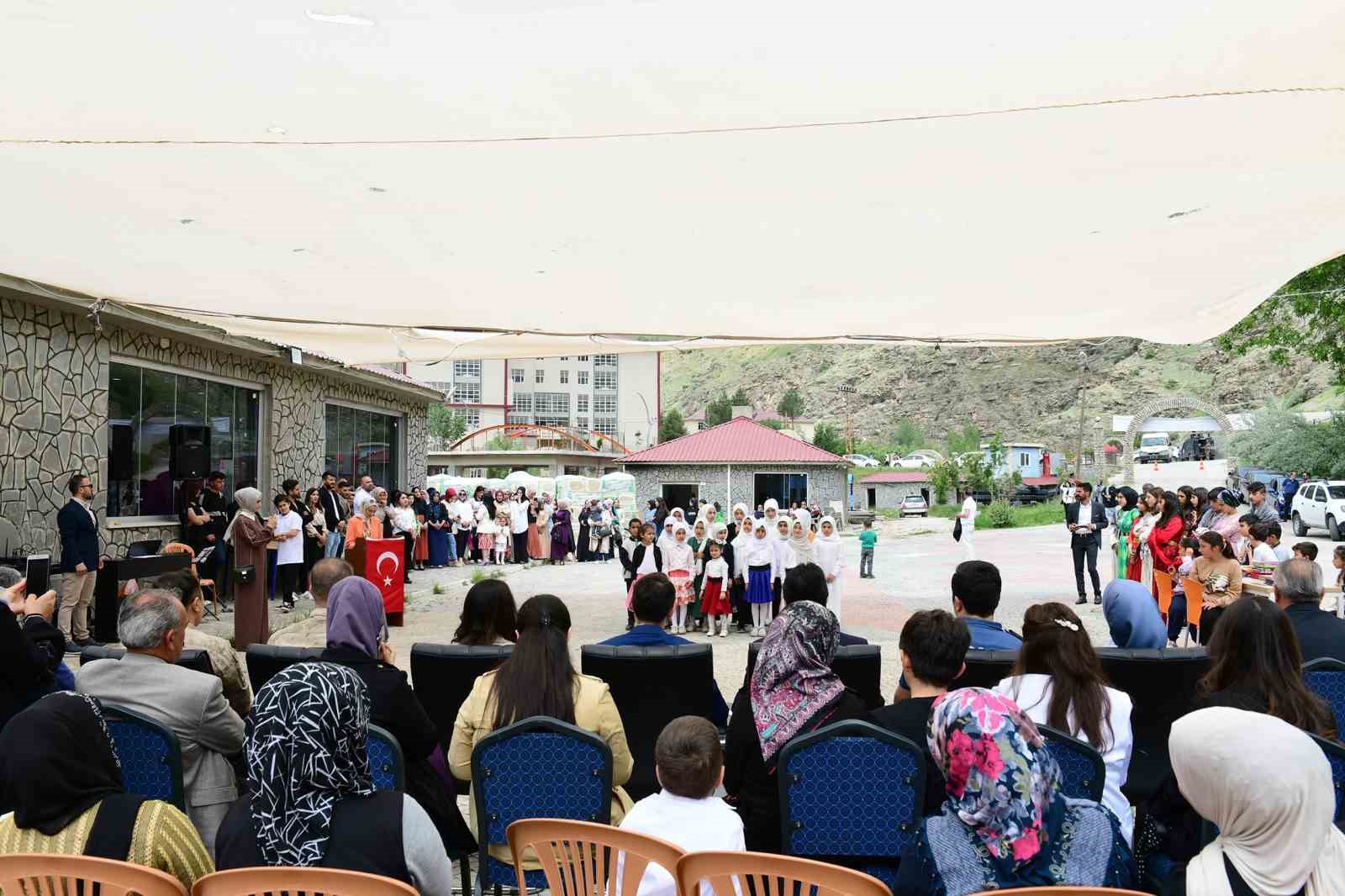 Çatak’ta ‘Hayat Boyu Öğrenme Haftası’ sergisi