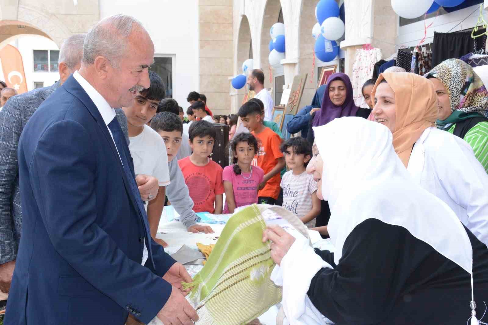 Tuşba’da ‘Yılsonu Sergi ve Sertifika’ töreni