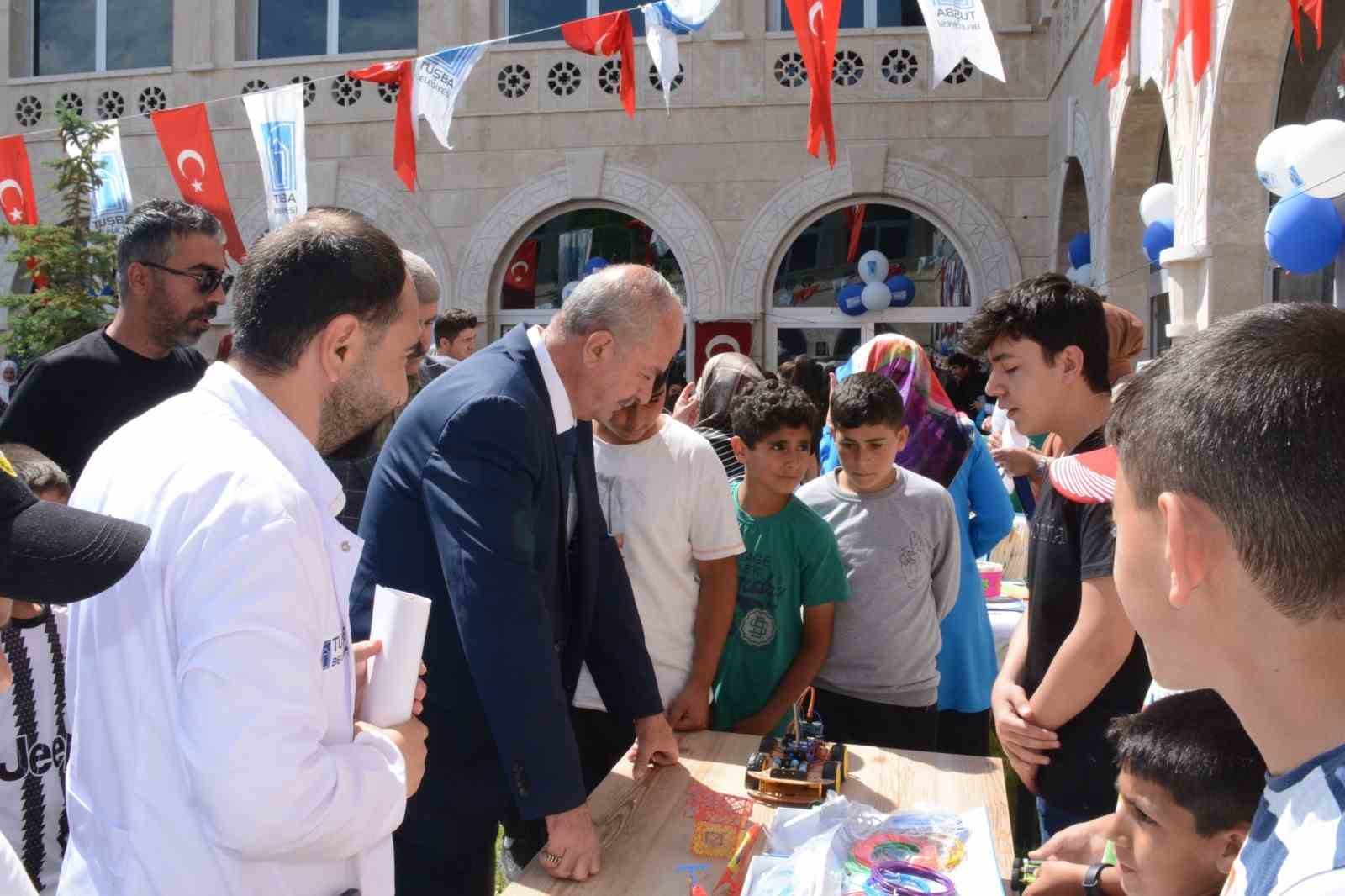 Tuşba’da ‘Yılsonu Sergi ve Sertifika’ töreni