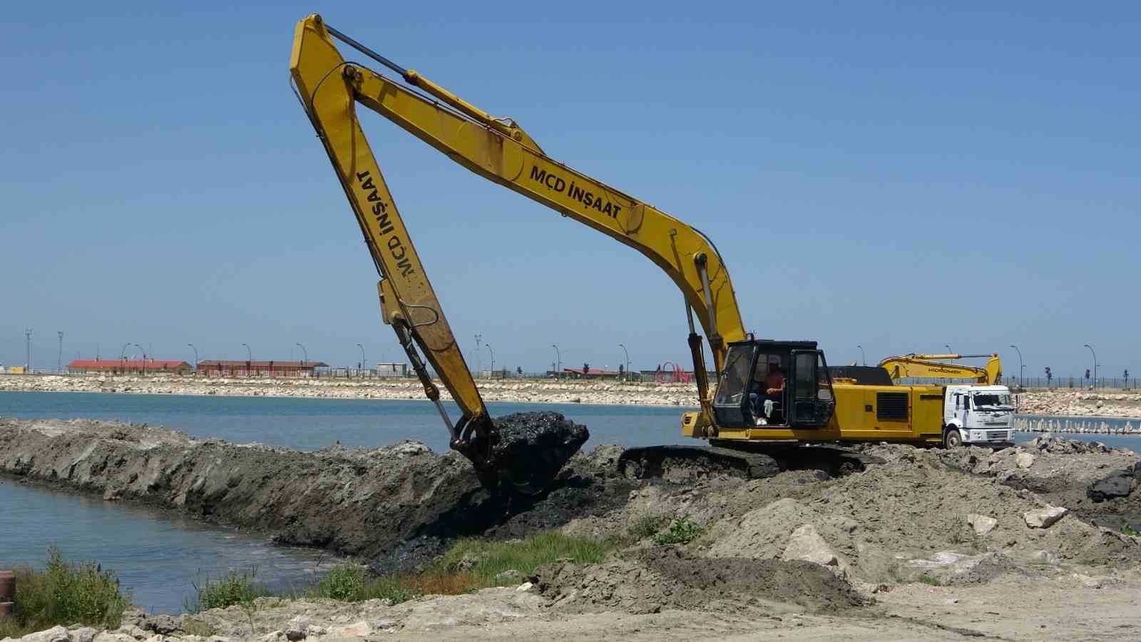 Van Gölü’nden 2 milyon 700 bin metreküp çamur çıkartılacak