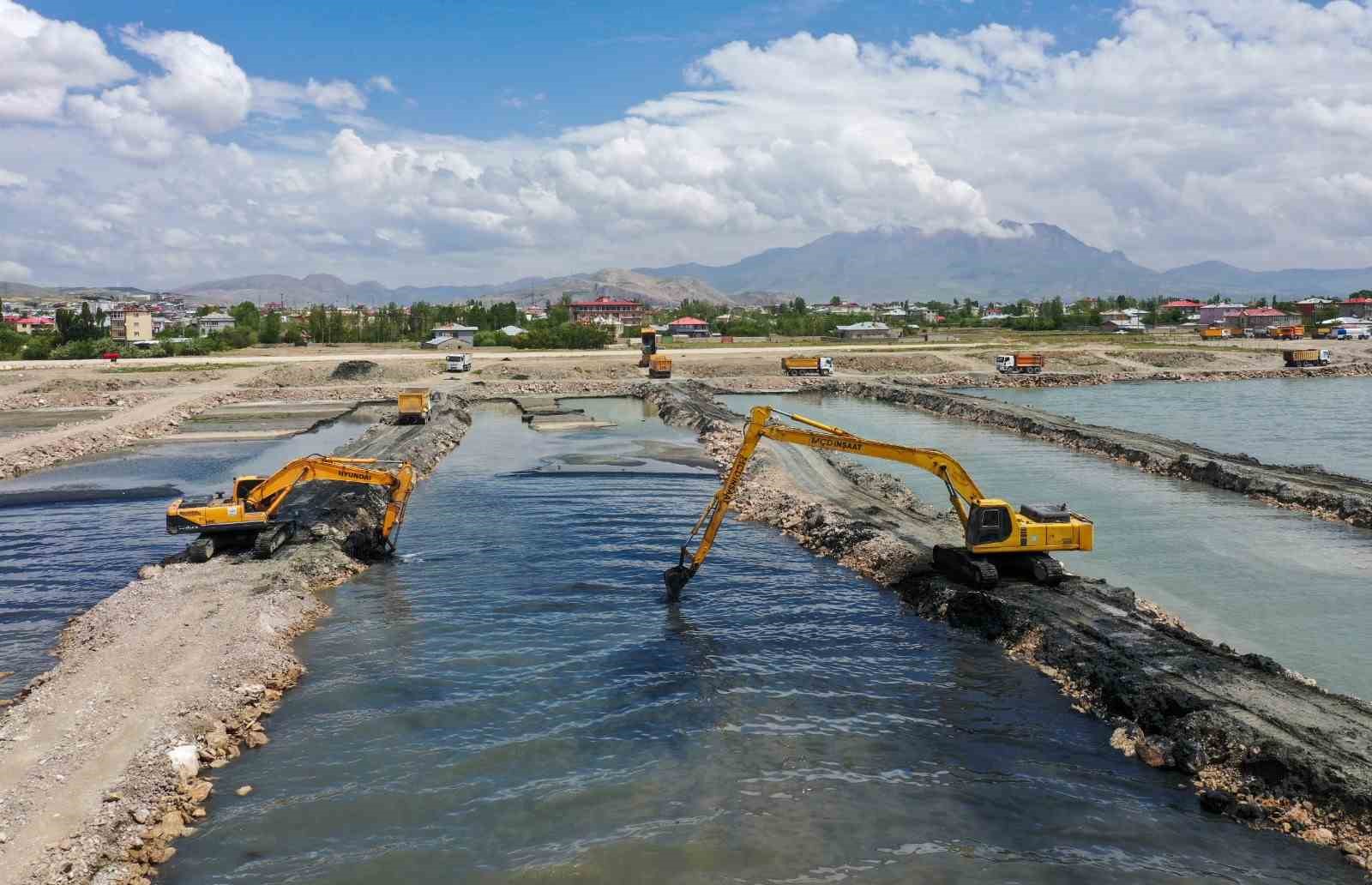 Van Gölü’nden 2 milyon 700 bin metreküp çamur çıkartılacak