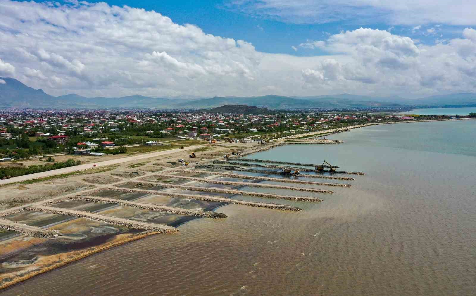 Van Gölü’nden 2 milyon 700 bin metreküp çamur çıkartılacak