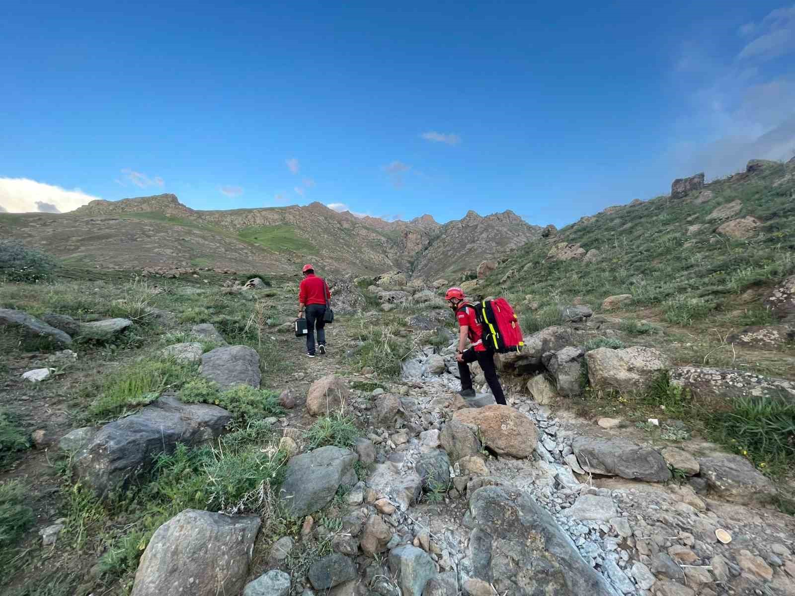 Erek Dağı’nda mahsur kalan 2 kişi drone yardımıyla kurtarıldı