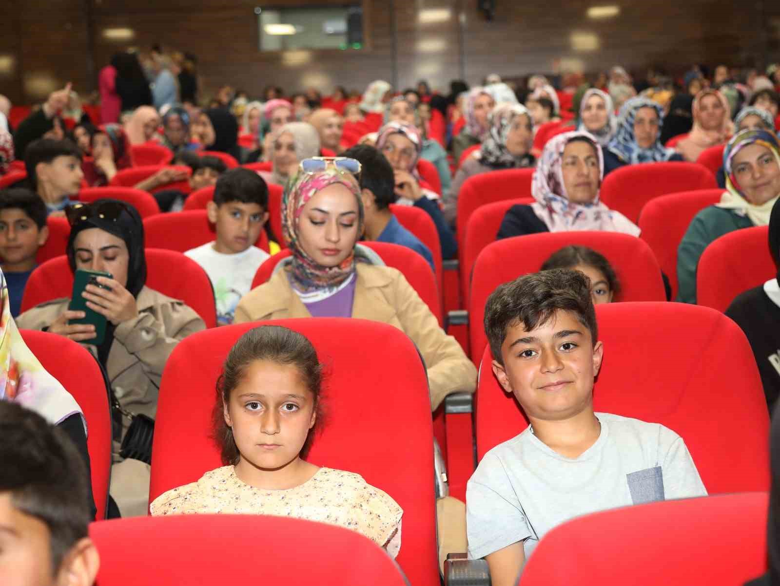 Van’da ‘Toplumun Temeli Aile’ semineri düzenlendi