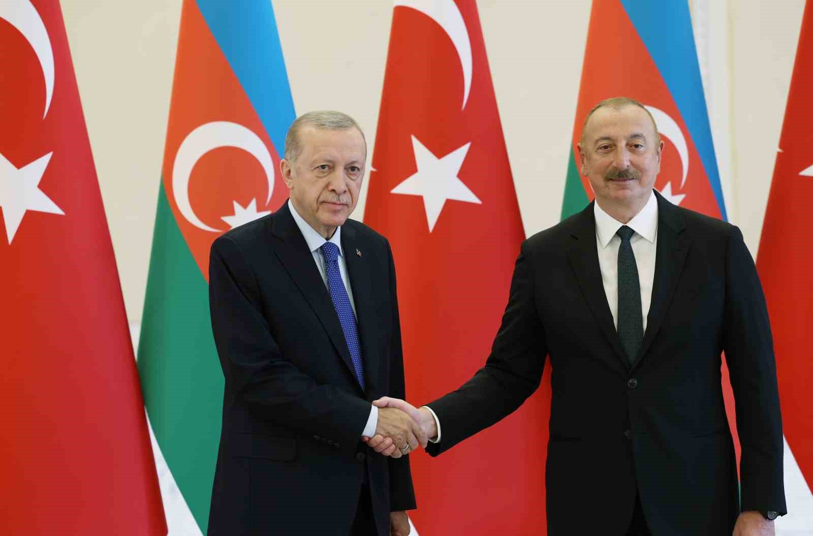 Cumhurbaşkanı Erdoğan, Aliyev ile baş başa görüştü