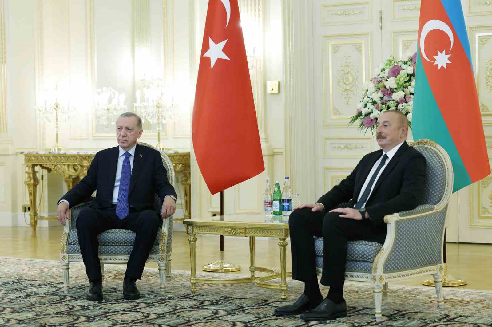 Cumhurbaşkanı Erdoğan, Aliyev ile baş başa görüştü