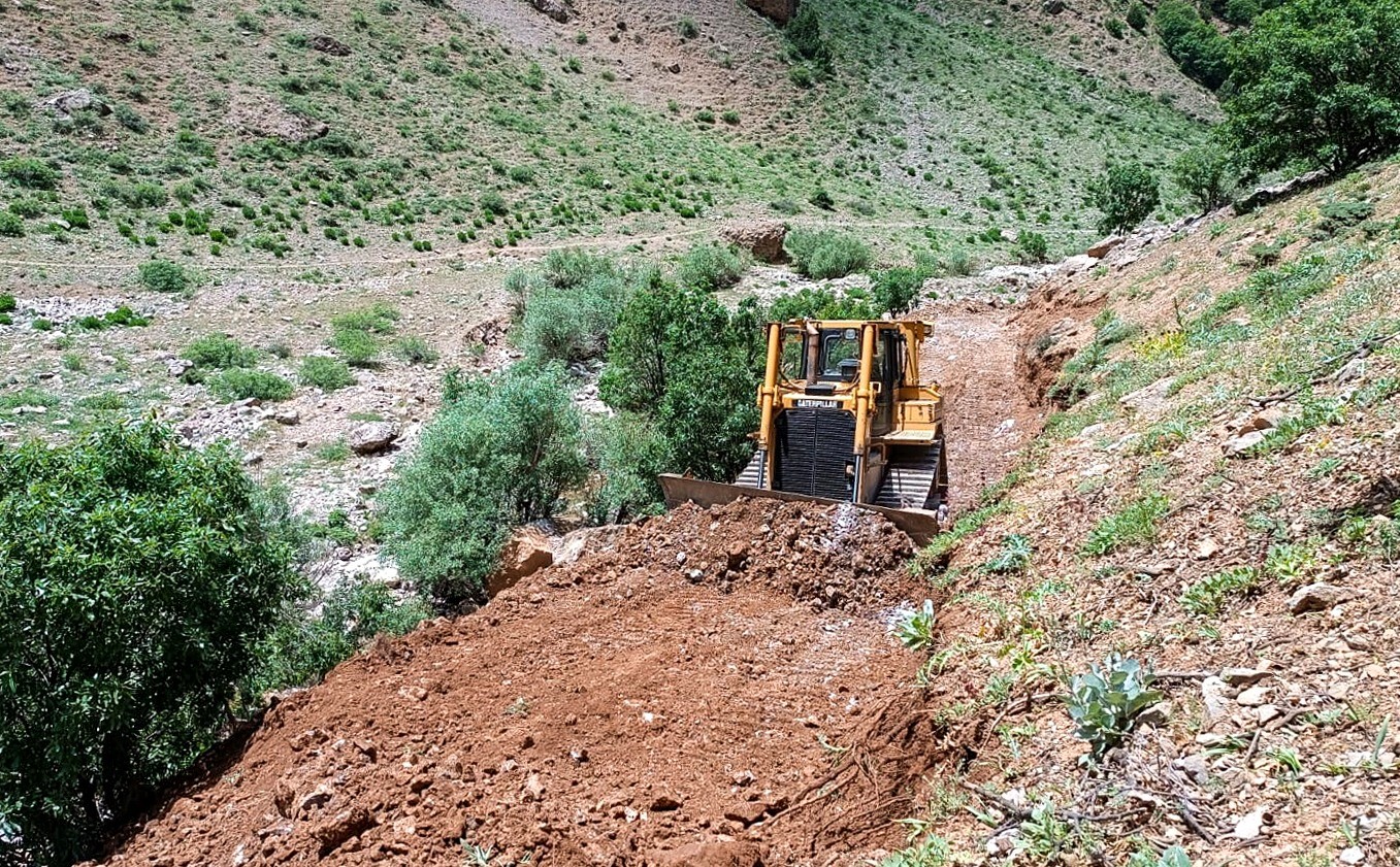 Van Büyükşehir Belediyesinden arazi yolu çalışması