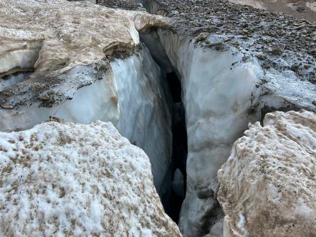 Cilo Dağı'nda buzul kırıldı, çukura düşen 4 kişiden 2'si kurtarıldı! Arama kurtarma çalışmaları devam ediyor