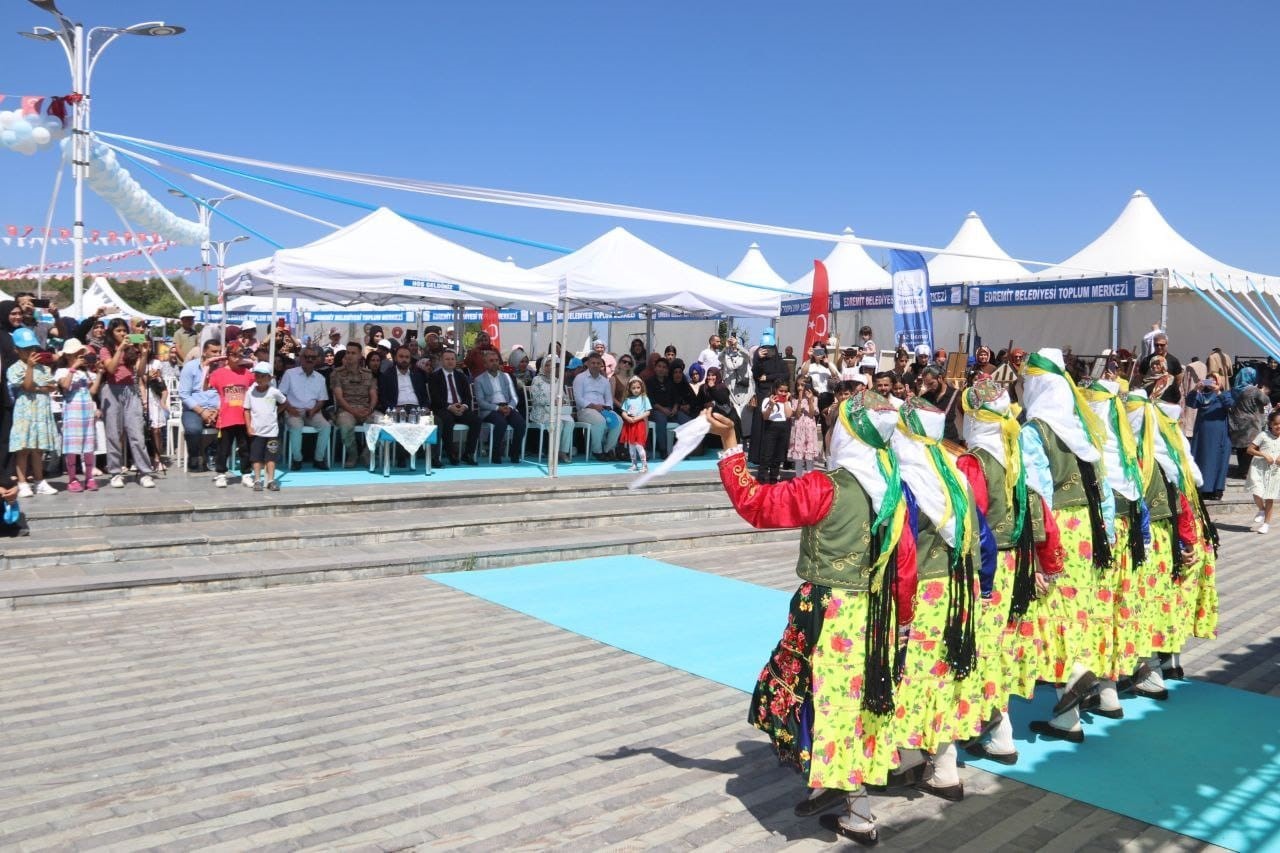 Edremit’te ’Kadın El Emeği ve Sanat Sergisi’ açıldı