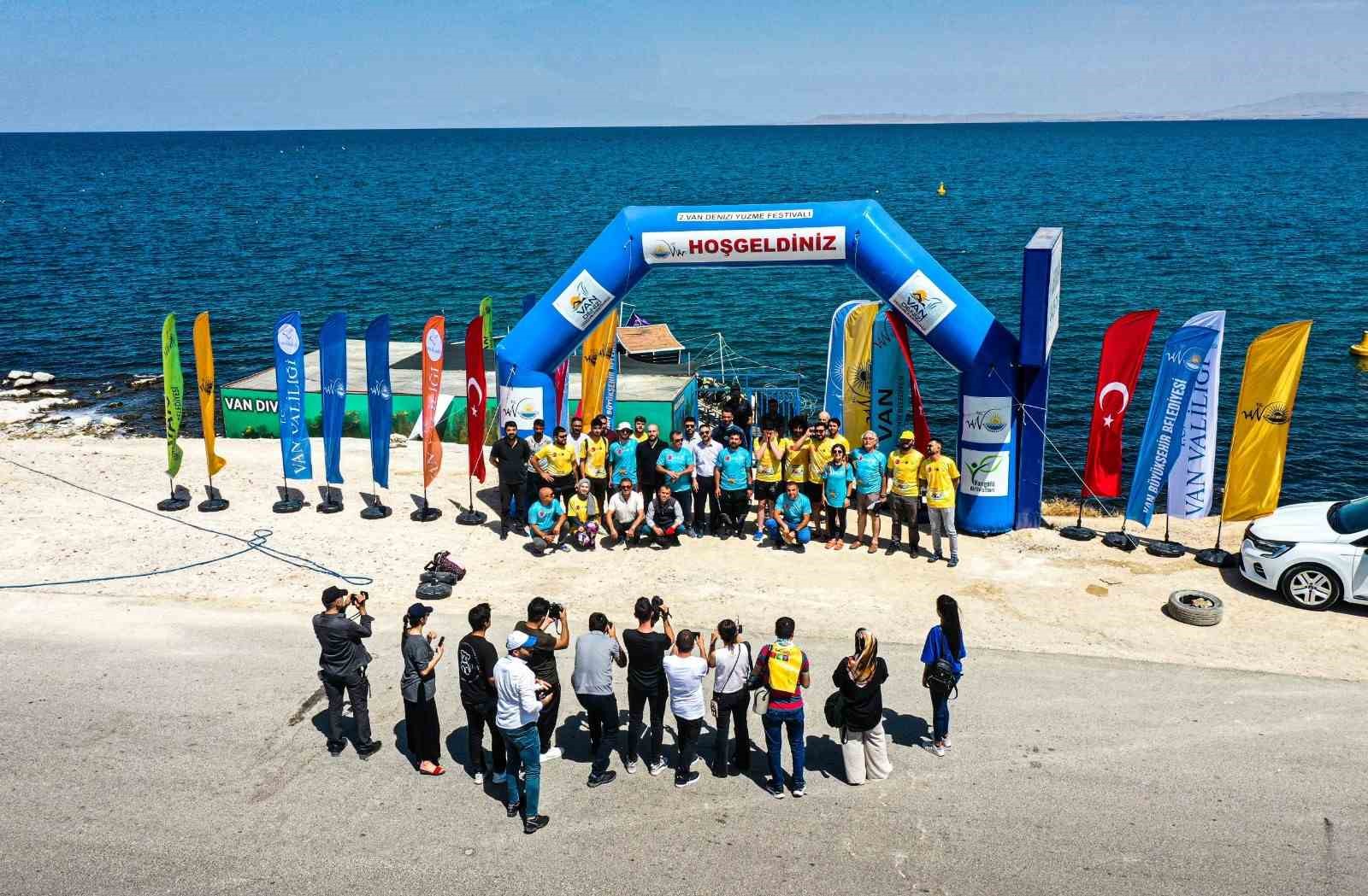 2. Van Denizi Yüzme Festivali başladı