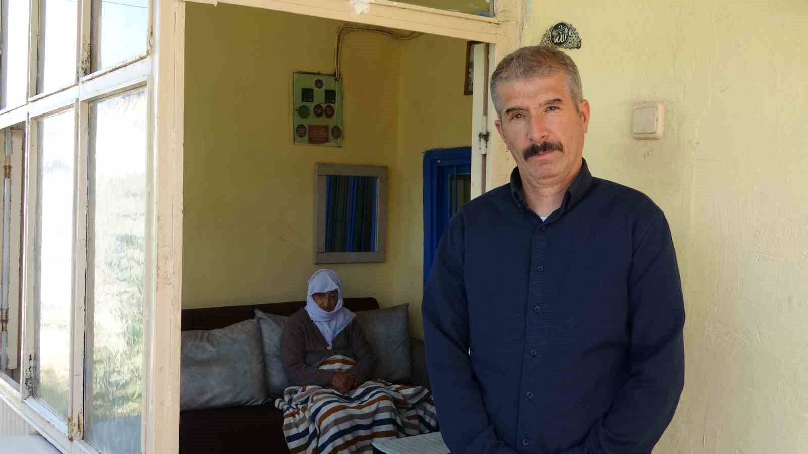 Yeğeninin saldırısından ‘ölü numarası’ yaparak kurtuldu