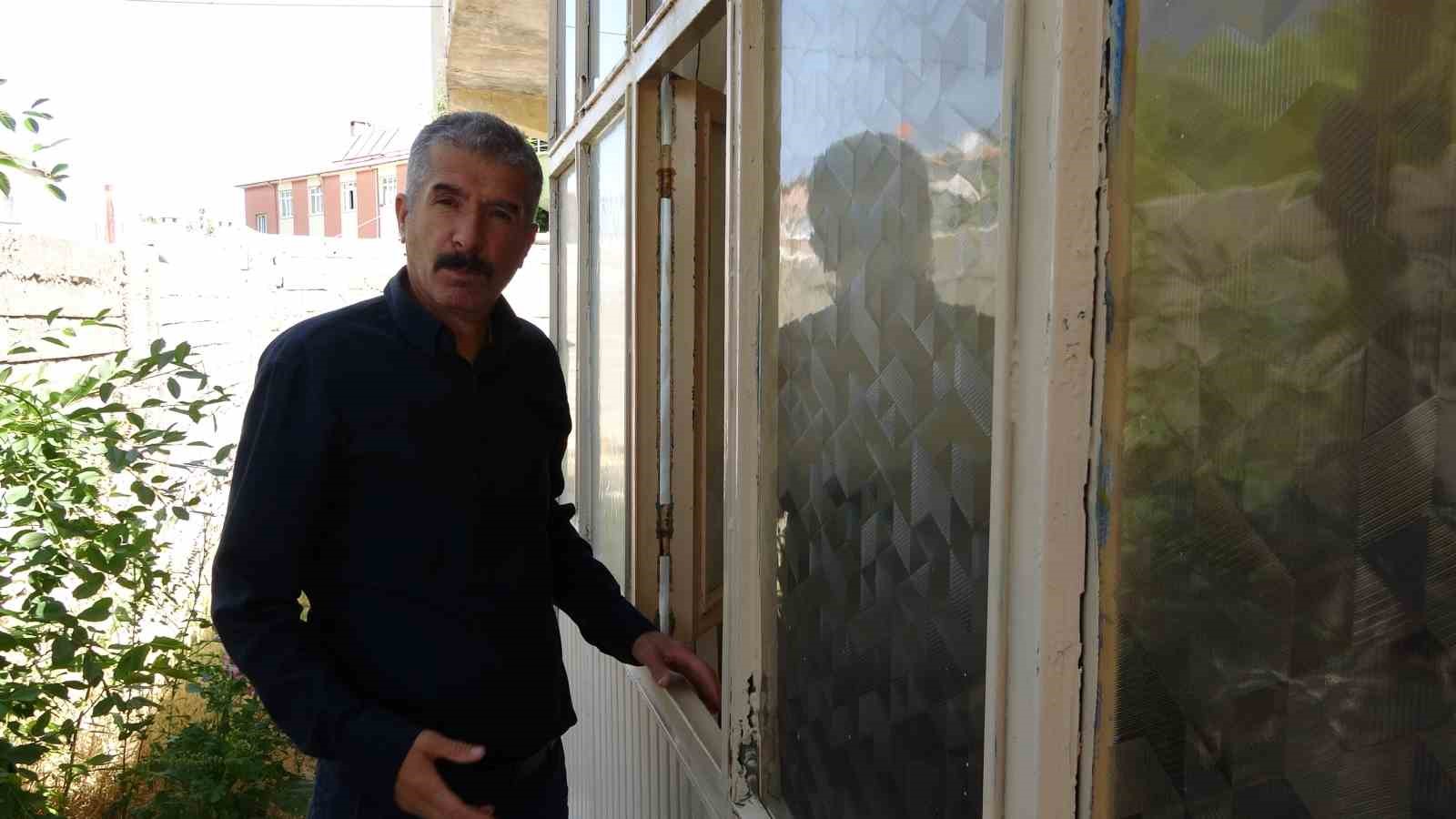 Yeğeninin saldırısından ‘ölü numarası’ yaparak kurtuldu