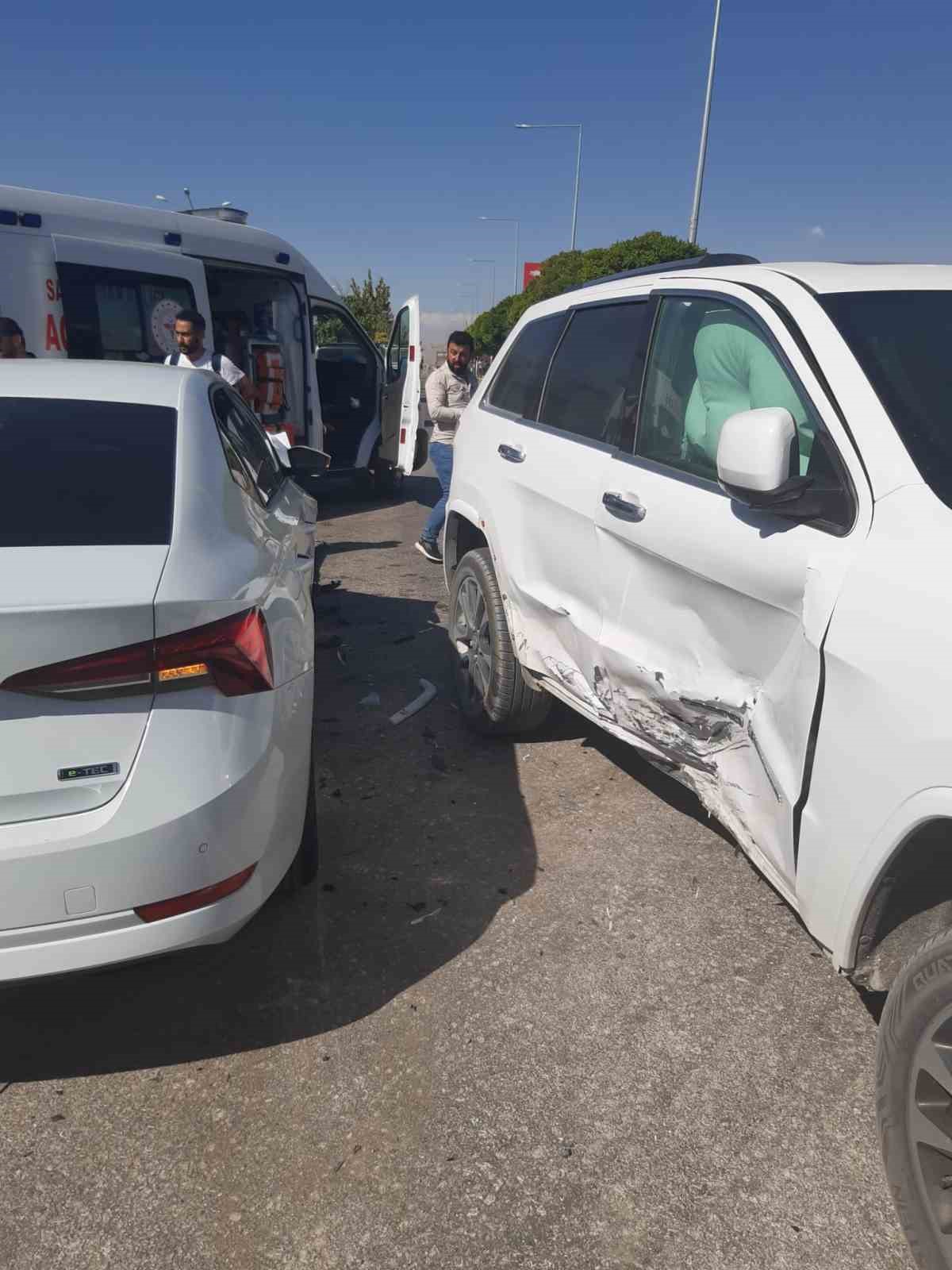 Van’da otomobil ile cip çarpıştı: 2 yaralı