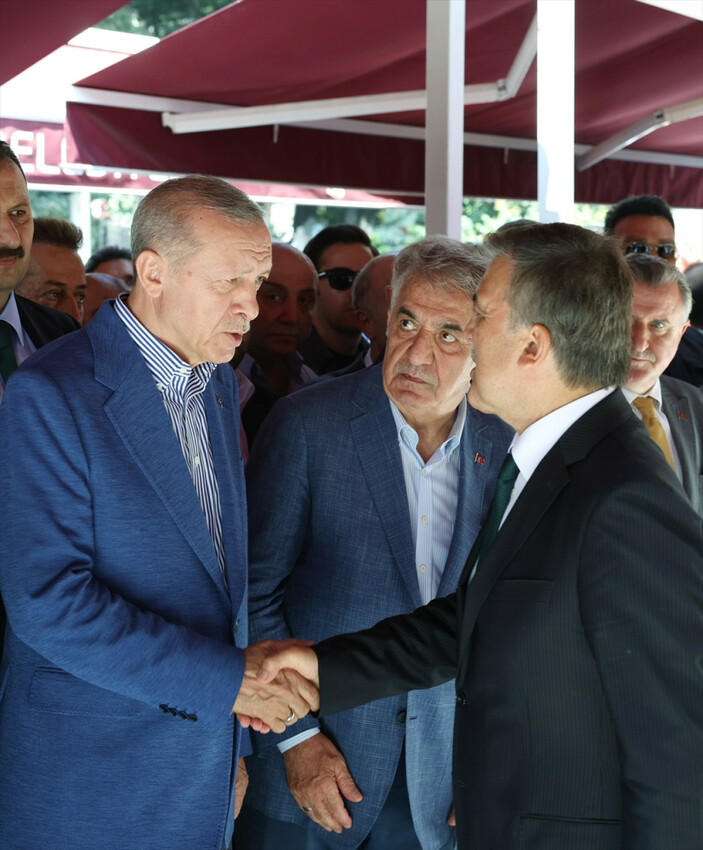Cumhurbaşkanı Erdoğan ve Abdullah Gül yıllar sonra ilk defa tokalaştılar
