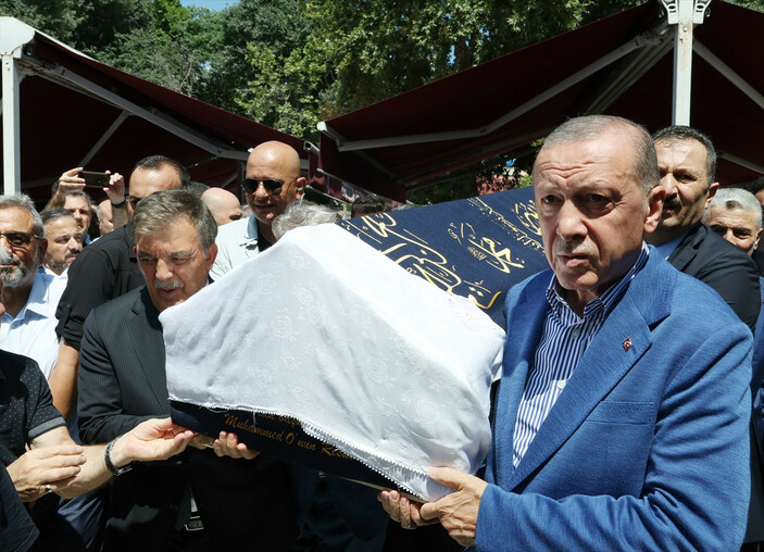 Cumhurbaşkanı Erdoğan ve Abdullah Gül yıllar sonra ilk defa tokalaştılar