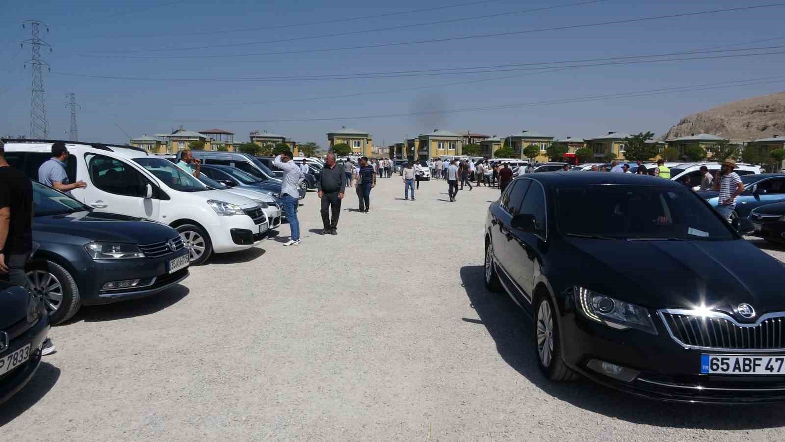 Van’daki ikinci el açık oto pazarında yeni düzenlemeye tam destek