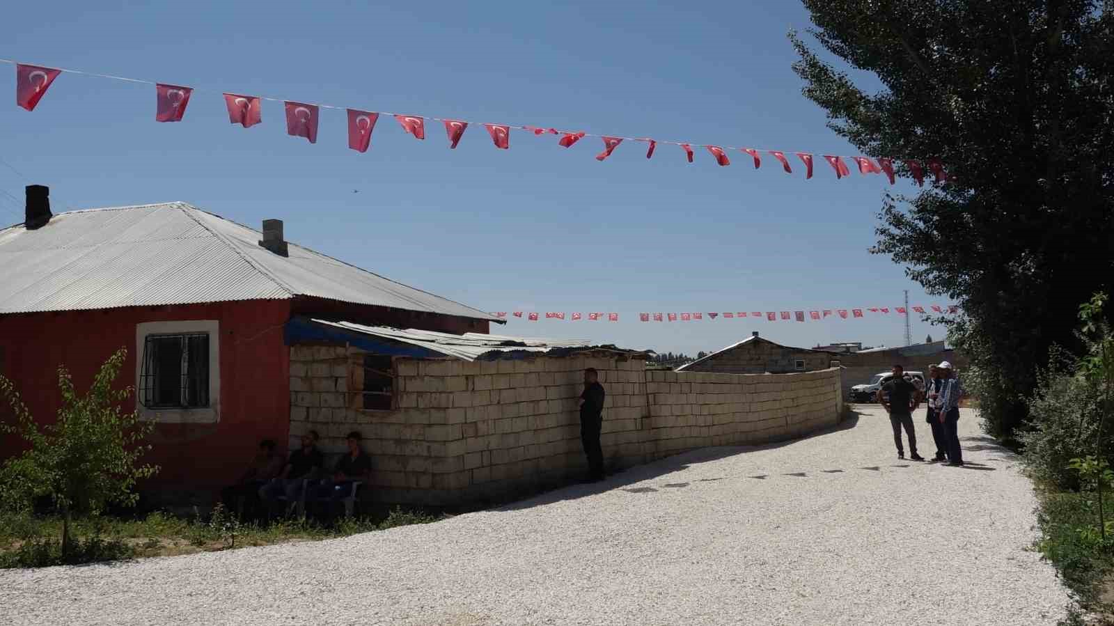 Şehit haberi Van’ın Erciş ilçesine ulaştı