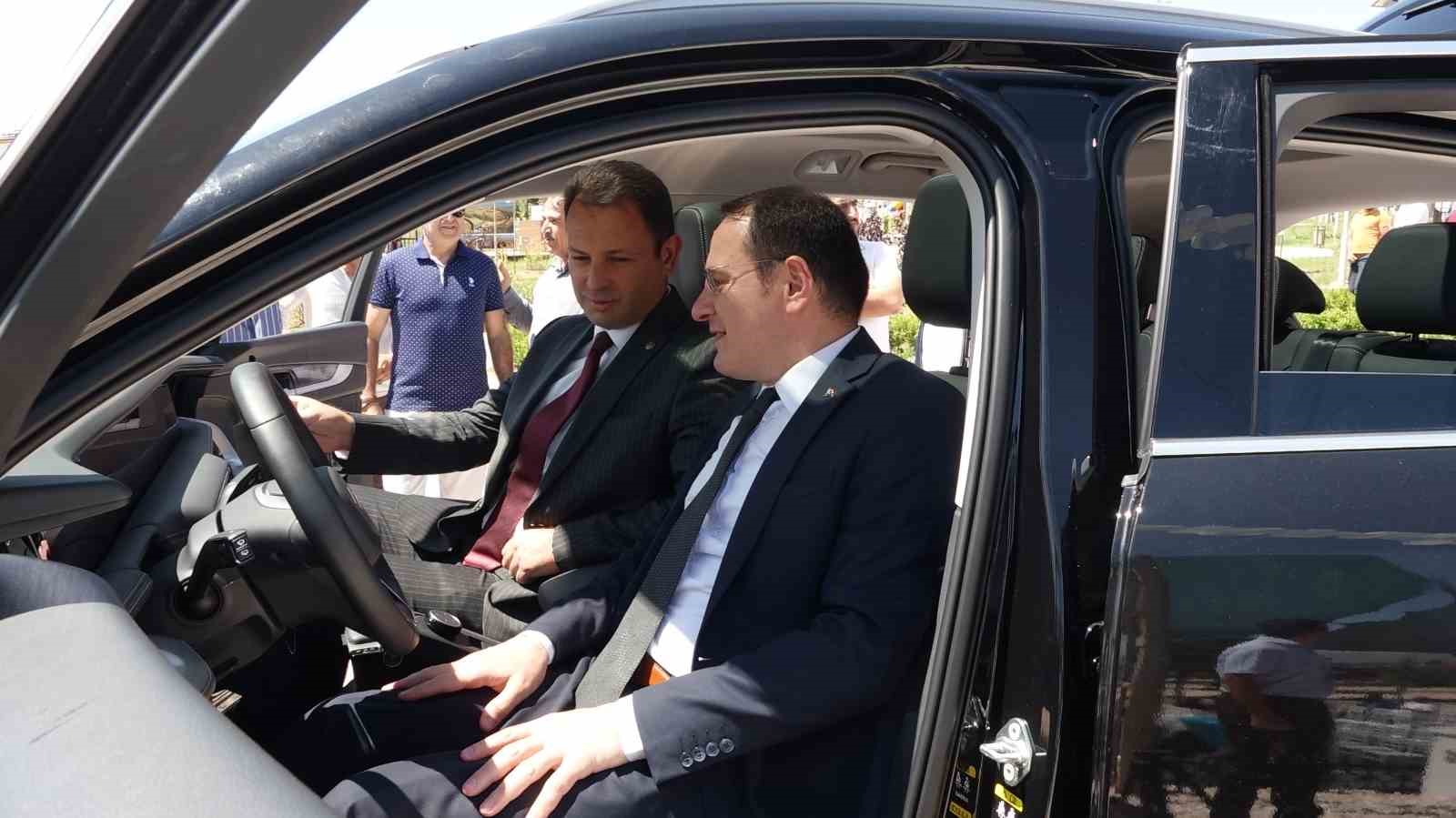 İl olmaya aday Erciş’te Türkiye’nin yerli otomobili TOGG tanıtıldı
