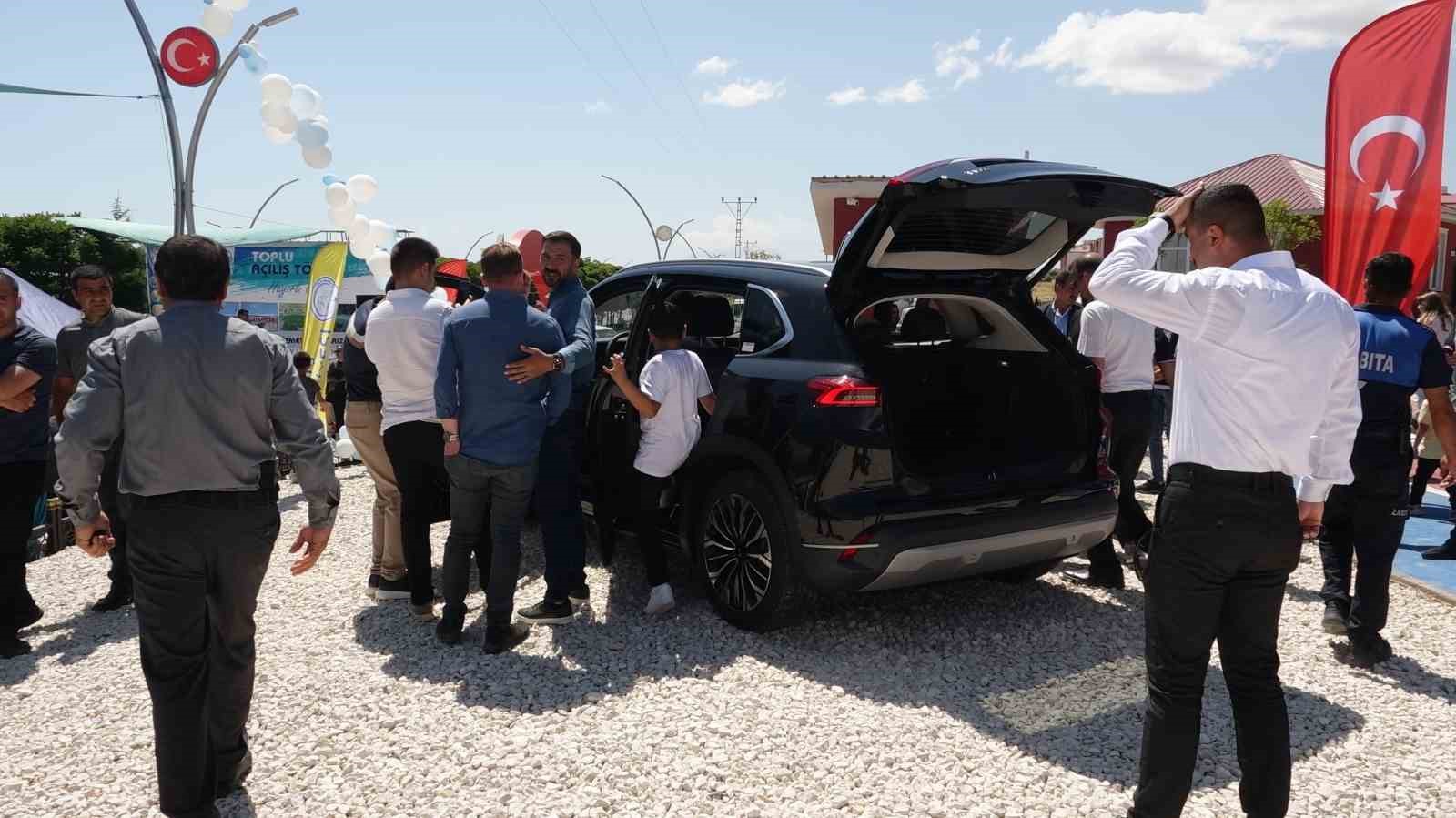 İl olmaya aday Erciş’te Türkiye’nin yerli otomobili TOGG tanıtıldı