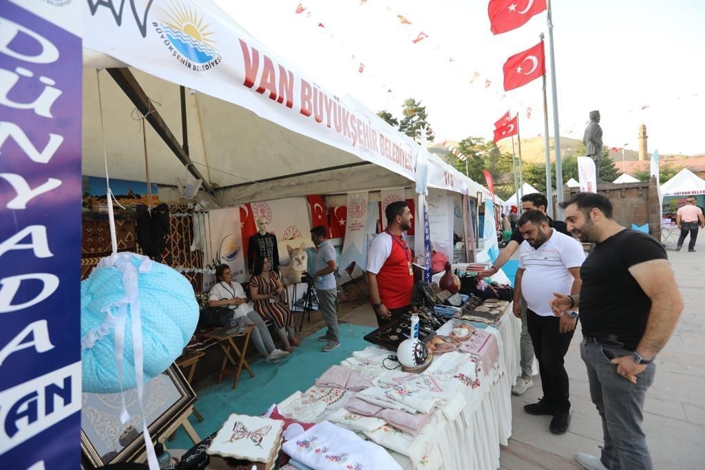Van Büyükşehir Belediyesi ’Büyük Bitlis Buluşmaları’nda stant açtı