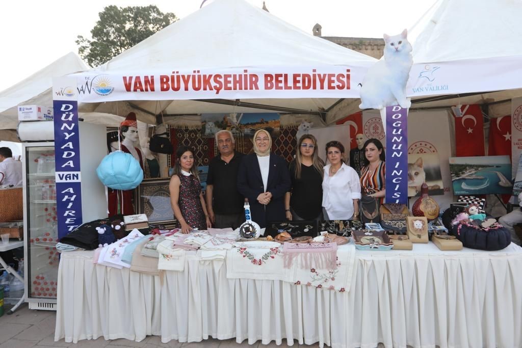 Van Büyükşehir Belediyesi ’Büyük Bitlis Buluşmaları’nda stant açtı