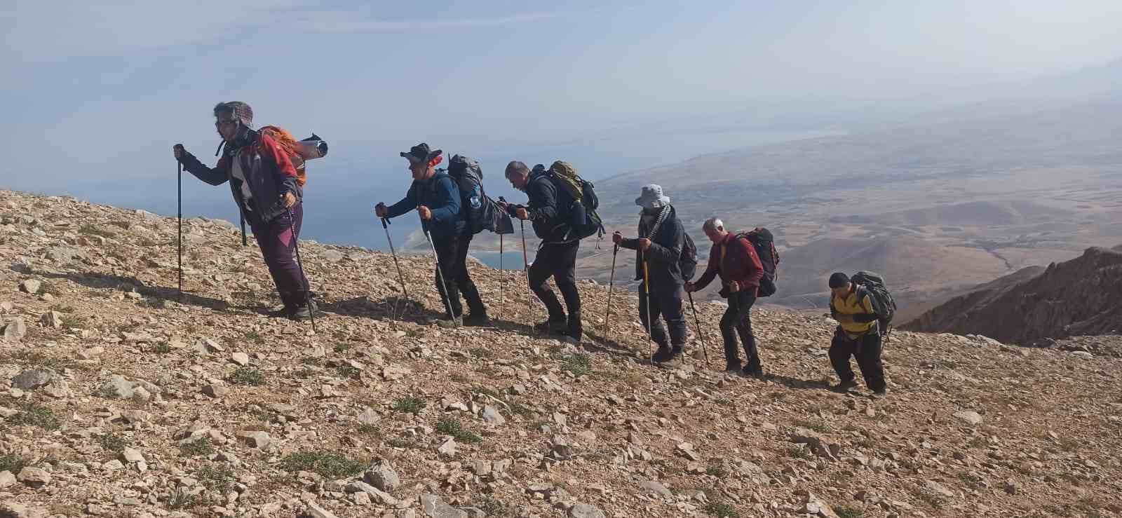 Dağcılar 11 günde 3 şehirde 3 zirve yapacak